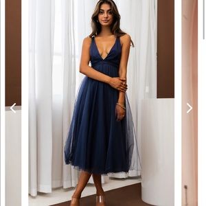 Selfie Leslie Plunging neckline midi dress navy sz small/au8